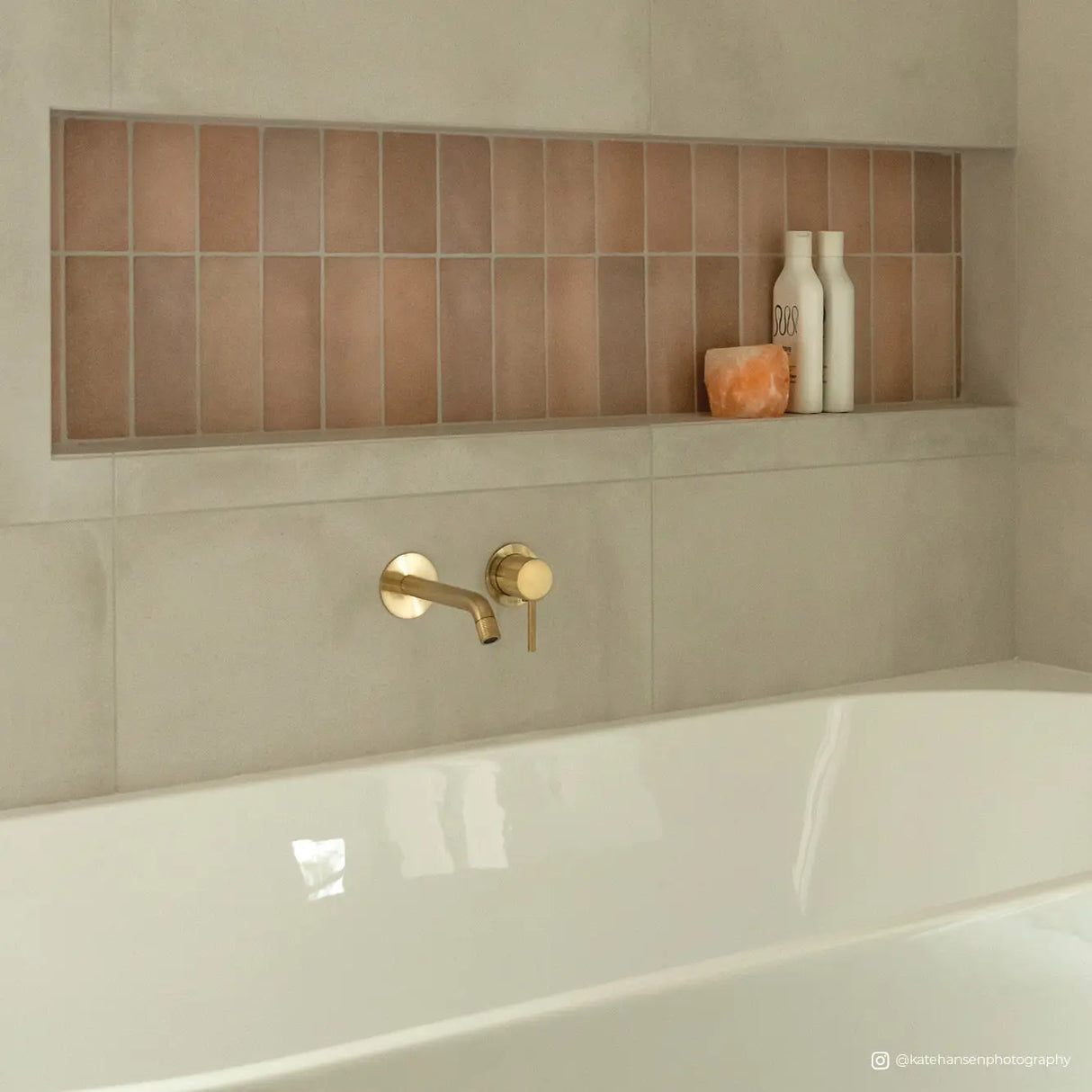 Axle Wall Basin/Bath Mixer Set, Round Plates, 200mm Outlet, Urban Brass fienza